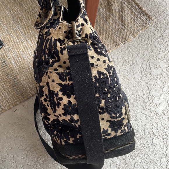 Petunia Pickle Bottom Society Satchel Black Forest Cake Discounted Diaper Bag - Picture 7 of 9